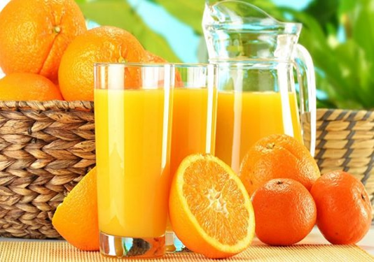 Những lợi ích của việc cho trẻ uống nước cam hàng ngày.