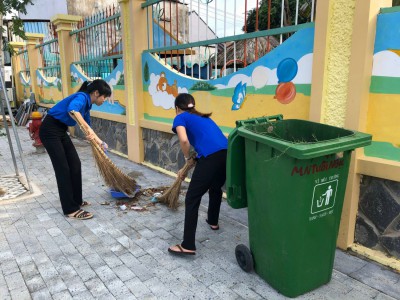 Trường MN Tuổi Ngọc ra quân cuối tuần vệ sinh môi trường, hưởng ứng cuộc vận động tổng vệ sinh môi trường trước ngày bầu cử Đại biểu Quốc hội khóa XV và Đại biểu HĐND các cấp nhiệm kỳ 2021 – 2026.