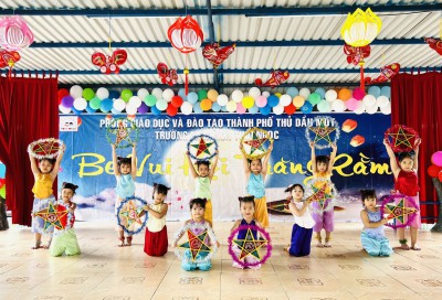 Trường Mầm non Tuổi Ngọc tổ chức lễ hội "Bé vui hội trăng rằm" năm học 2022-2023