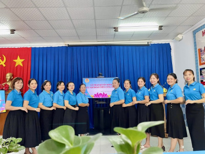 CÔNG ĐOÀN CƠ SỞ TRƯỜNG MẦM NON TUỔI NGỌC TỔ CHỨC “LỄ TRAO QUYẾT ĐỊNH KẾT NẠP ĐOÀN VIÊN CÔNG ĐOÀN